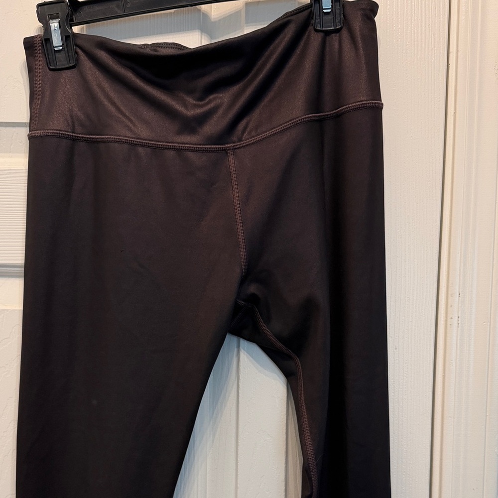 Athleta Shimmery black/burgandy Athleta cropped leggings